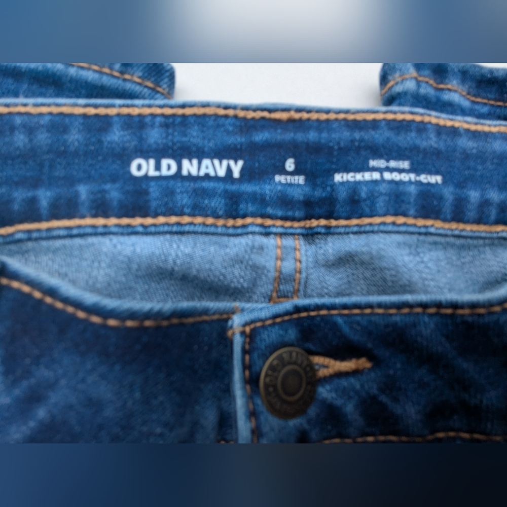 Old Navy Mid Rise Kicker Bootcut 2 Pair Medium & Dark Wash Jeans Size 6 Petite - Picture 16 of 16